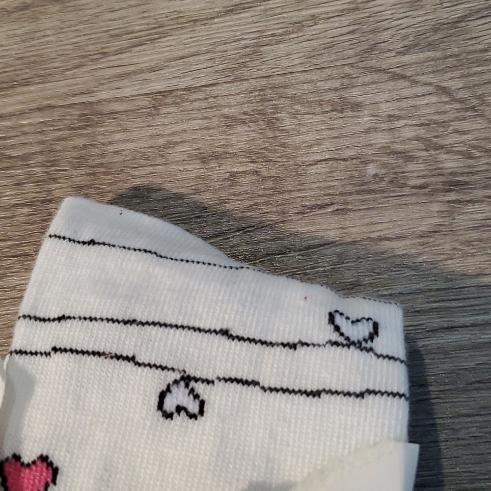 ♥️ NWT SET OF HEART SOCKS - Picture 2 of 9